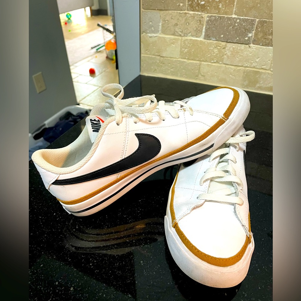 Nike Court Legacy